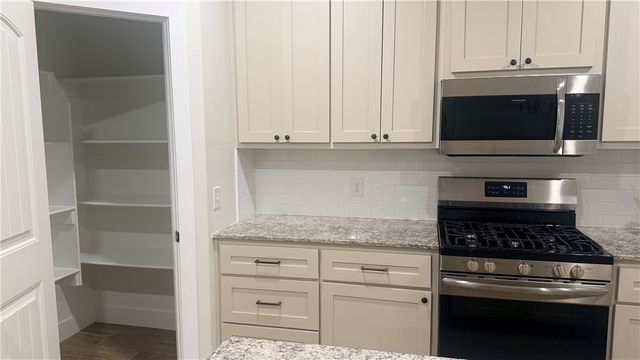1011 Hampton Street, Tontitown, AR 72762