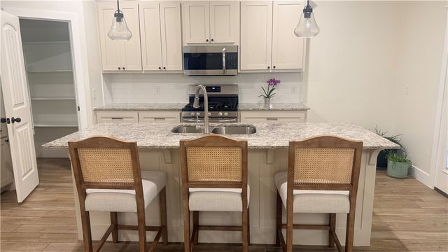 1011 Hampton Street, Tontitown, AR 72762
