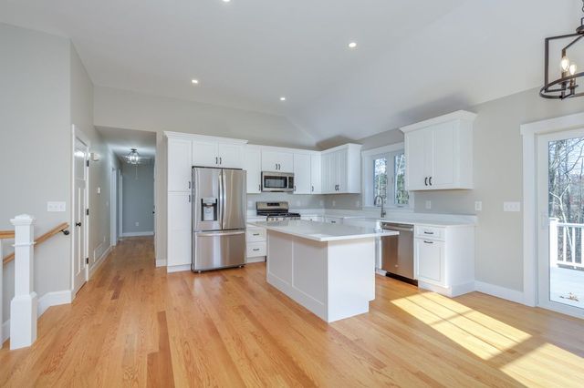 96 Simpson Road, Pelham, NH 03076