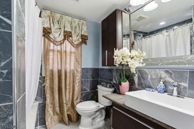 32 Valley View Dr, Mine Hill Twp., NJ 07803