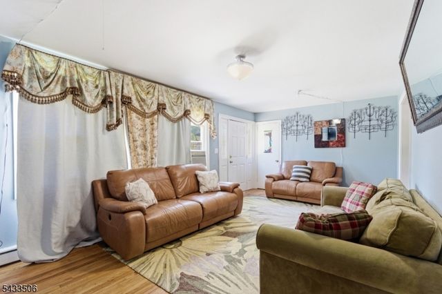 32 Valley View Dr, Mine Hill Twp., NJ 07803