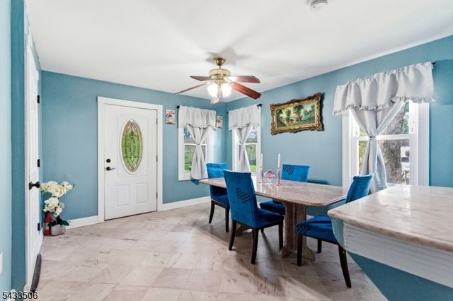 32 Valley View Dr, Mine Hill Twp., NJ 07803