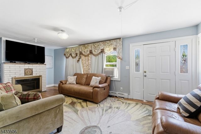 32 Valley View Dr, Mine Hill Twp., NJ 07803