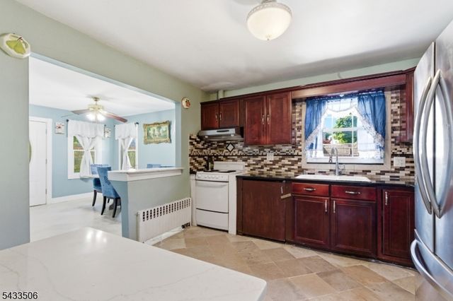 32 Valley View Dr, Mine Hill Twp., NJ 07803