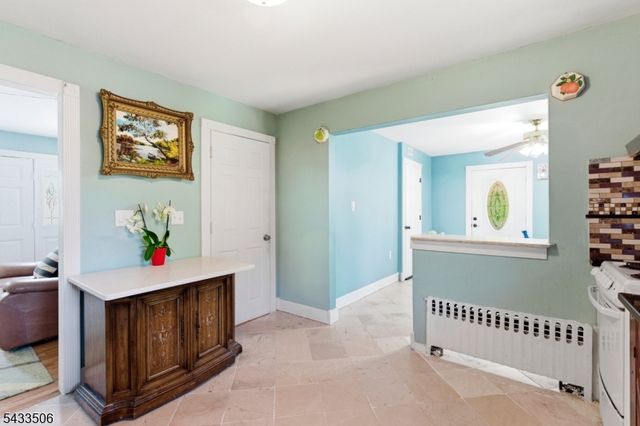 32 Valley View Dr, Mine Hill Twp., NJ 07803