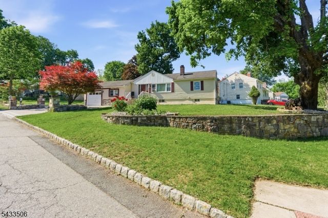32 Valley View Dr, Mine Hill Twp., NJ 07803