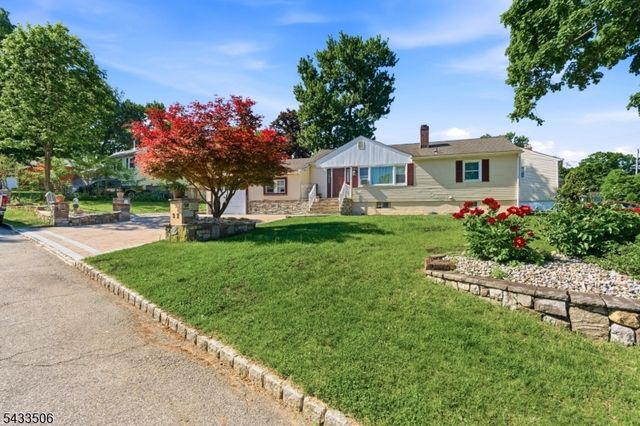 32 Valley View Dr, Mine Hill Twp., NJ 07803