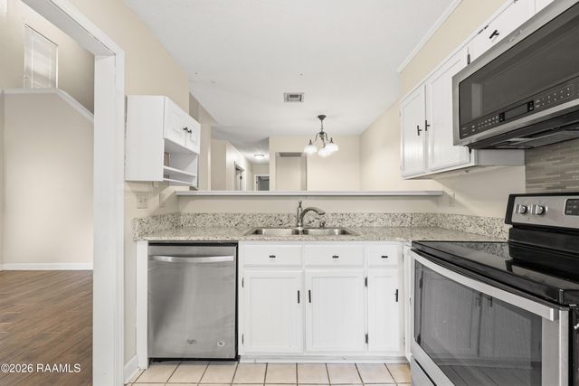 107 Williamsburg Circle E, Lafayette, LA 70508