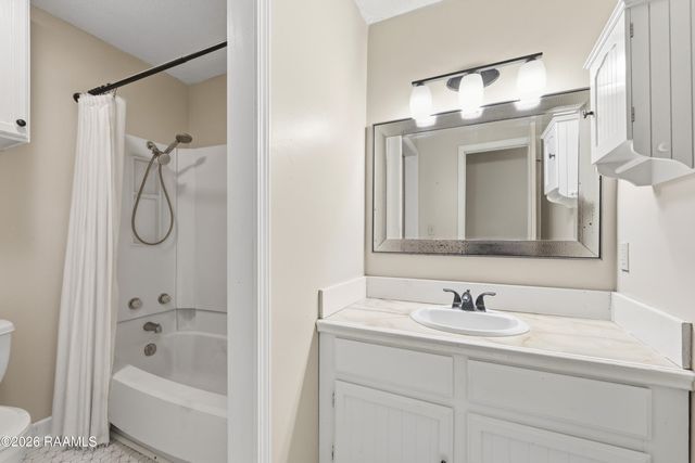 107 Williamsburg Circle E, Lafayette, LA 70508