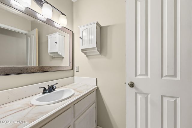 107 Williamsburg Circle E, Lafayette, LA 70508