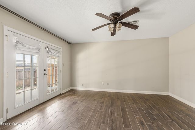 107 Williamsburg Circle E, Lafayette, LA 70508