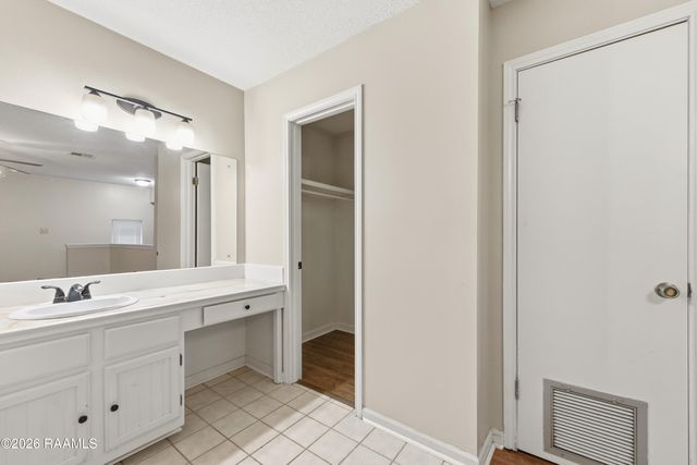 107 Williamsburg Circle E, Lafayette, LA 70508