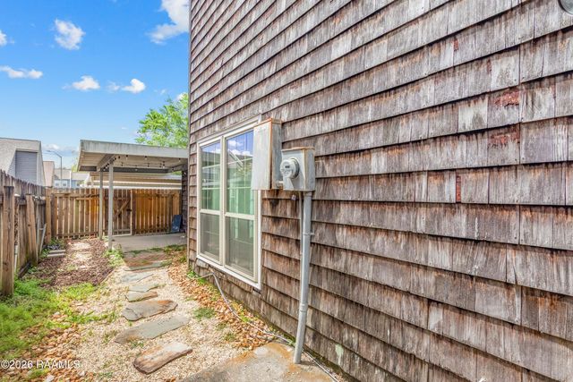 107 Williamsburg Circle E, Lafayette, LA 70508