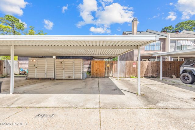 107 Williamsburg Circle E, Lafayette, LA 70508