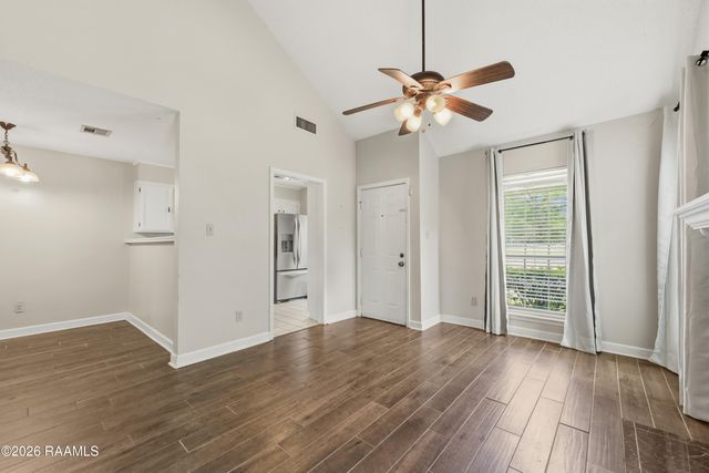 107 Williamsburg Circle E, Lafayette, LA 70508