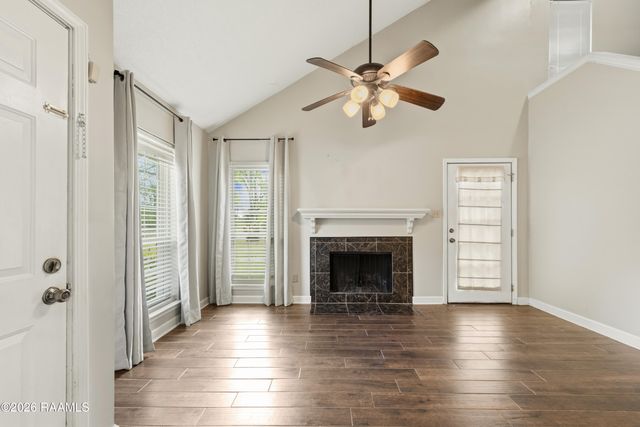 107 Williamsburg Circle E, Lafayette, LA 70508