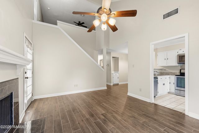 107 Williamsburg Circle E, Lafayette, LA 70508