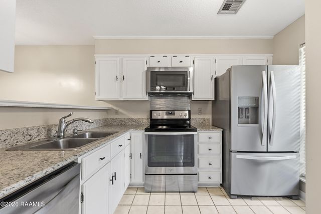 107 Williamsburg Circle E, Lafayette, LA 70508