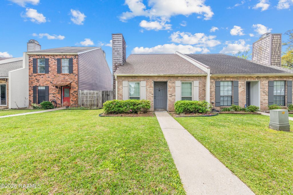 107 Williamsburg Circle E, Lafayette, LA 70508
