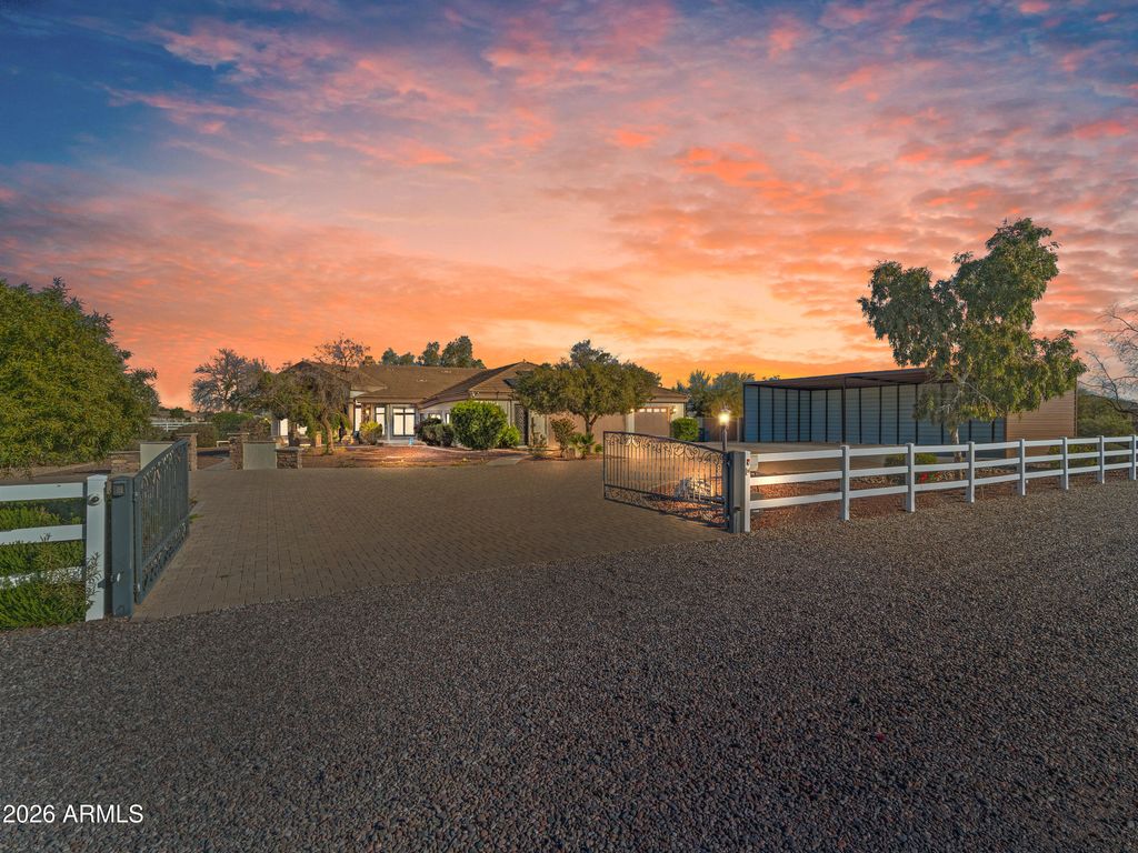 2354 N CASA GRANDE Avenue, Casa Grande, AZ 85122 — photo 2