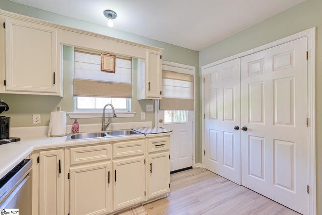 66 Sweetbriar Lane, Spartanburg, SC 29301
