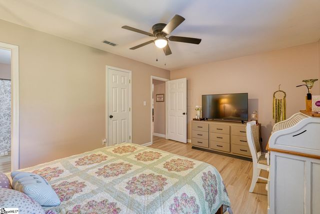 66 Sweetbriar Lane, Spartanburg, SC 29301