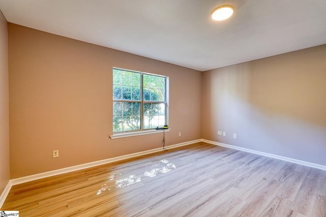 66 Sweetbriar Lane, Spartanburg, SC 29301