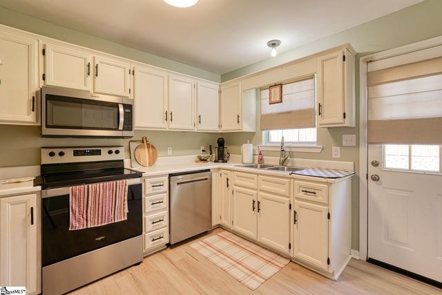 66 Sweetbriar Lane, Spartanburg, SC 29301