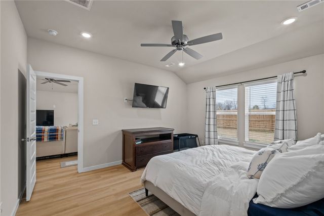 900 W Cottonwood Street, Rogers, AR 72758