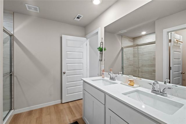 900 W Cottonwood Street, Rogers, AR 72758