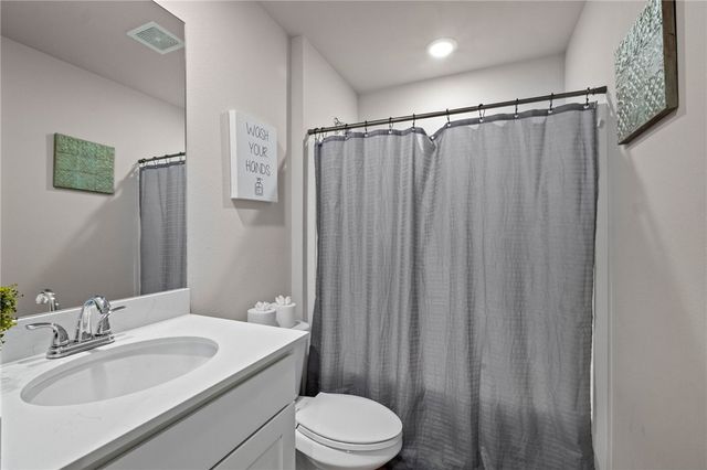 900 W Cottonwood Street, Rogers, AR 72758