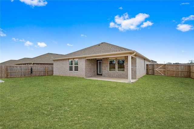 900 W Cottonwood Street, Rogers, AR 72758