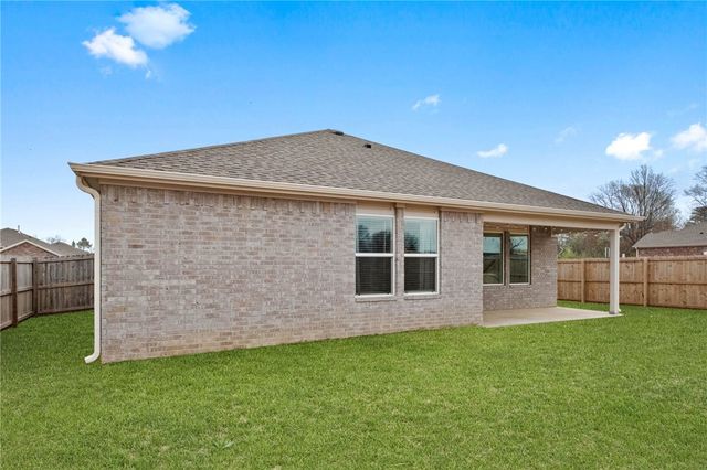 900 W Cottonwood Street, Rogers, AR 72758