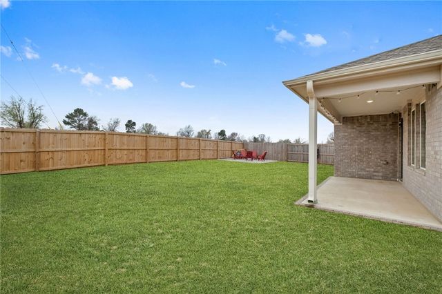 900 W Cottonwood Street, Rogers, AR 72758