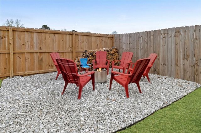 900 W Cottonwood Street, Rogers, AR 72758