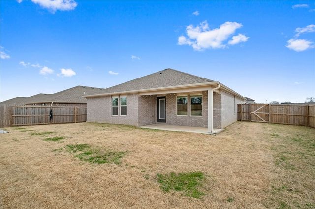 900 W Cottonwood Street, Rogers, AR 72758