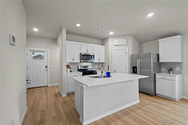 900 W Cottonwood Street, Rogers, AR 72758