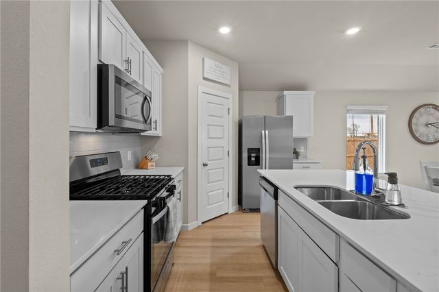 900 W Cottonwood Street, Rogers, AR 72758