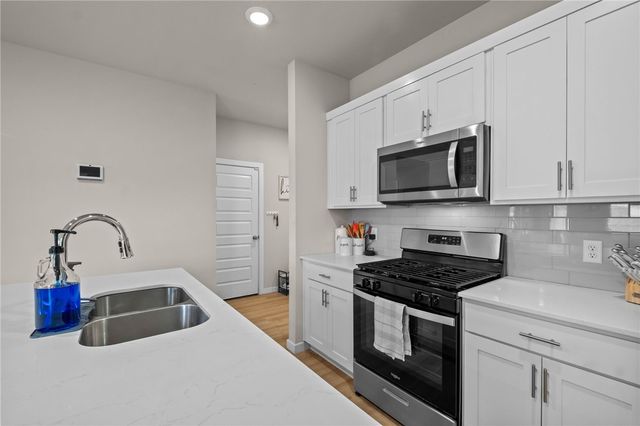 900 W Cottonwood Street, Rogers, AR 72758