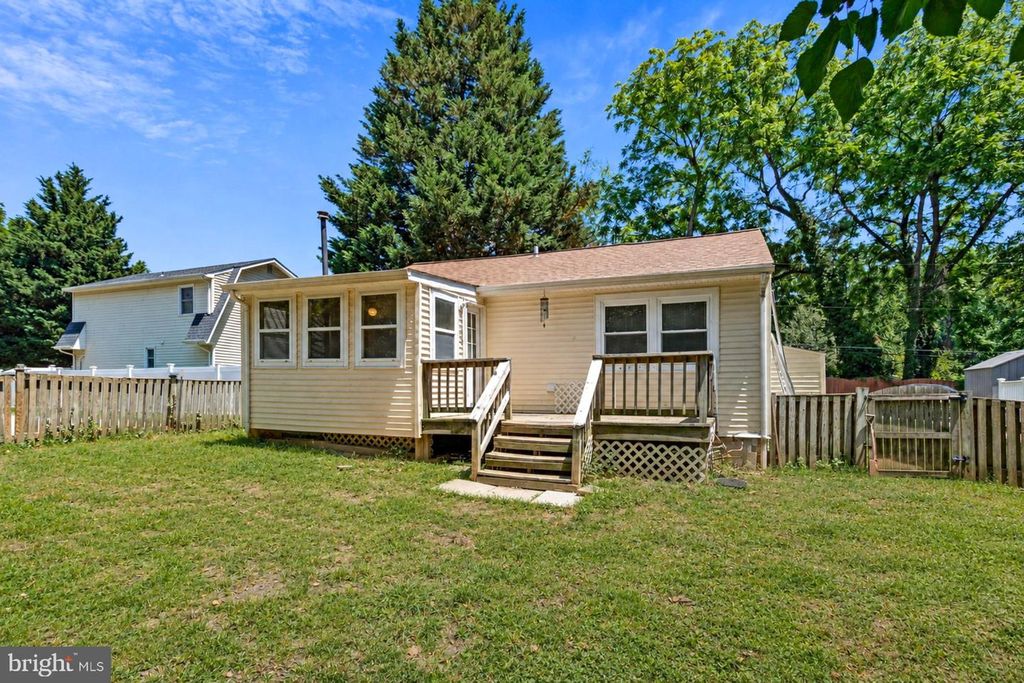 Image 10 of property listing at 906 BUTTONWOOD TRL, Crownsville, MD 21032