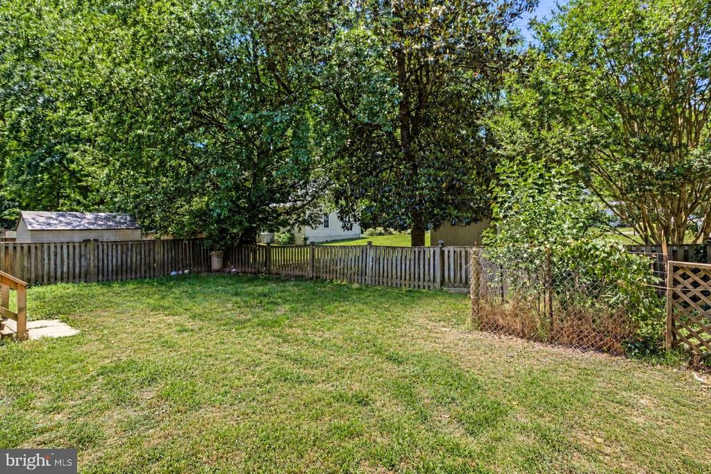 Image 12 of property listing at 906 BUTTONWOOD TRL, Crownsville, MD 21032