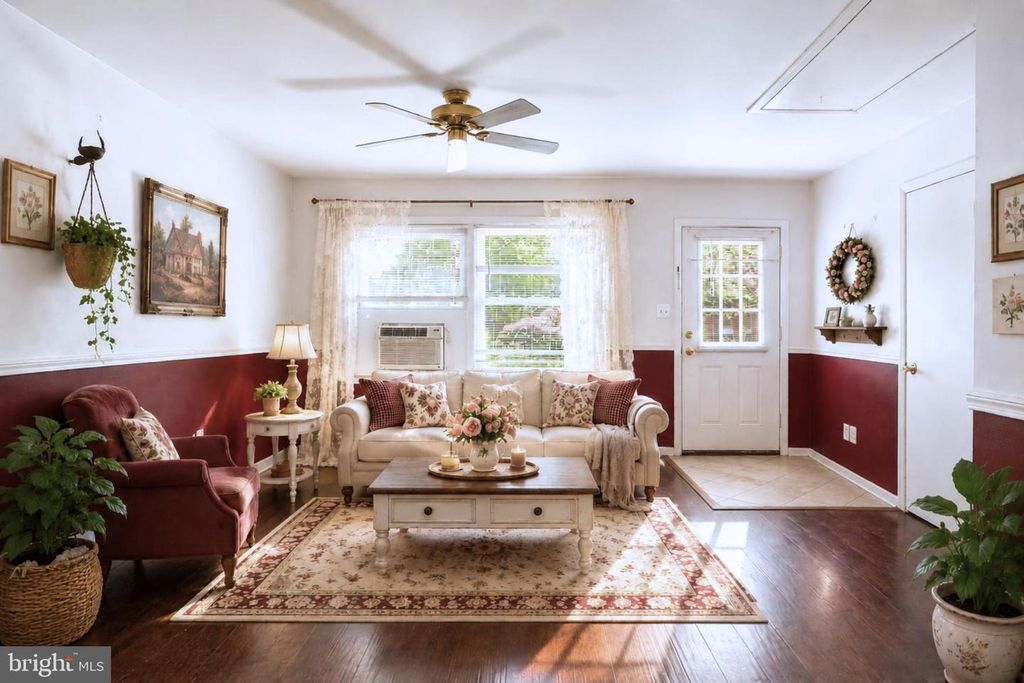 Image 5 of property listing at 906 BUTTONWOOD TRL, Crownsville, MD 21032