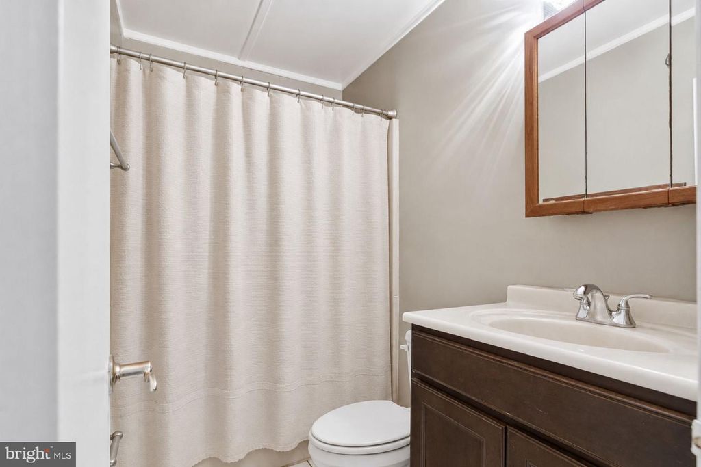 Image 9 of property listing at 906 BUTTONWOOD TRL, Crownsville, MD 21032