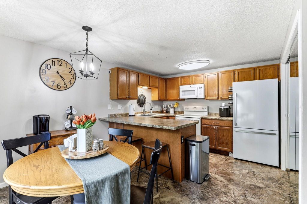 1480 Granada Avenue N, Oakdale, MN 55128 — photo 2