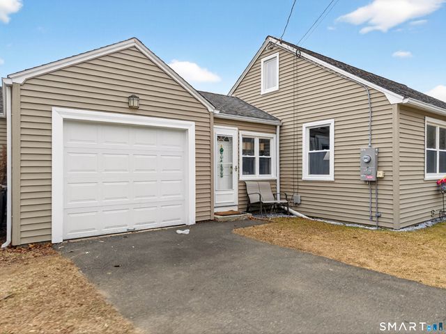 6 Slocum Drive, East Lyme, CT 06357