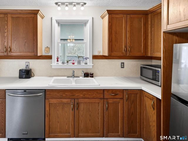 6 Slocum Drive, East Lyme, CT 06357