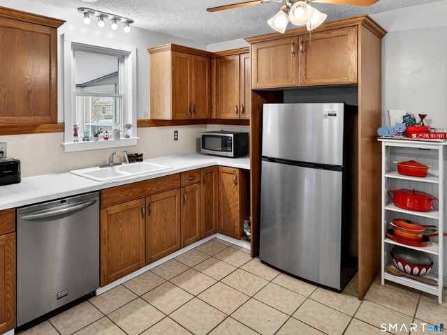 6 Slocum Drive, East Lyme, CT 06357