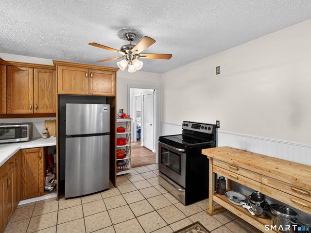 6 Slocum Drive, East Lyme, CT 06357