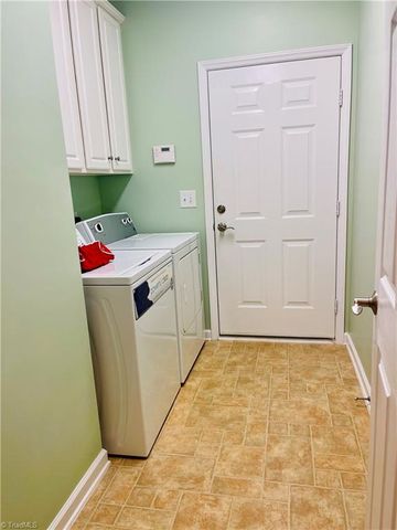 5765 Knoll Court, Lewisville, NC 27023