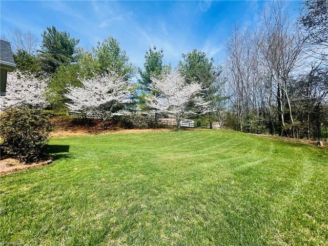 5765 Knoll Court, Lewisville, NC 27023